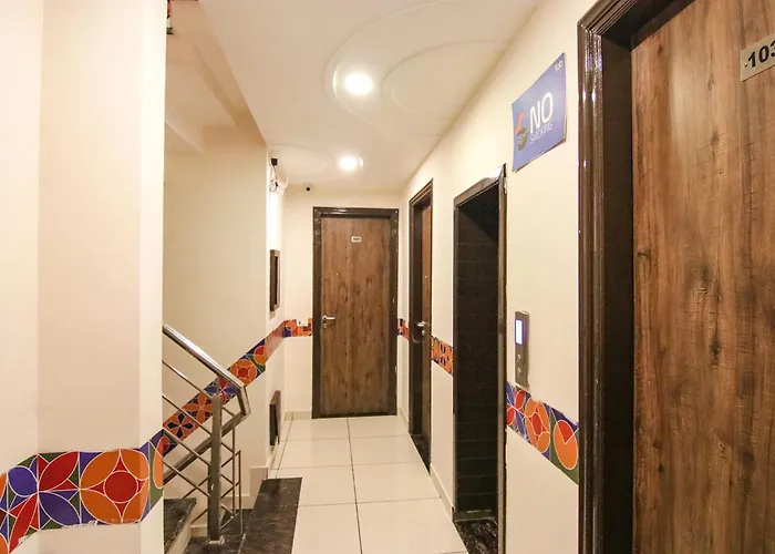 Fabhotel Rosewood Inn